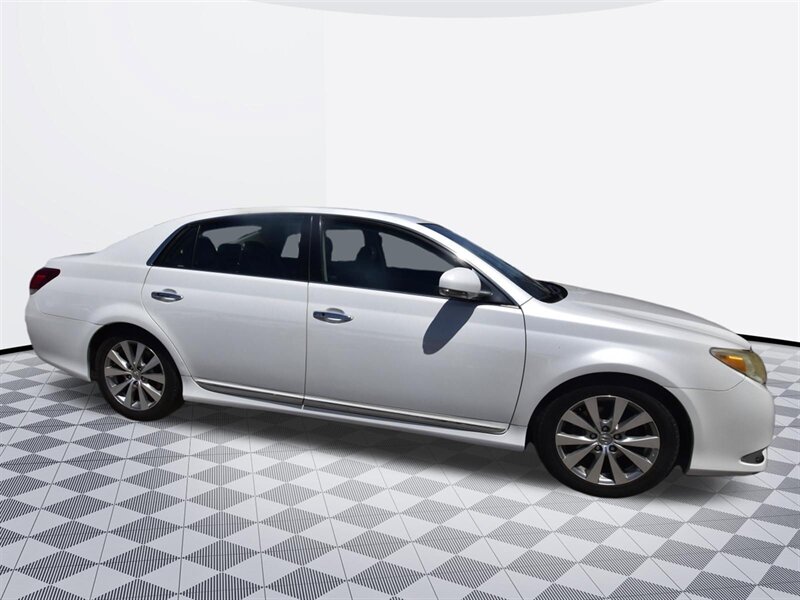 2011 Toyota Avalon Limited   - Photo 6 - Midway City, CA 92655