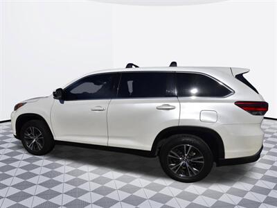 2019 Toyota Highlander LE - Photo 6 - Midway City, CA 92655