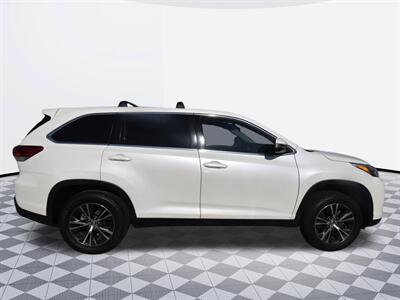 2019 Toyota Highlander LE - Photo 5 - Midway City, CA 92655