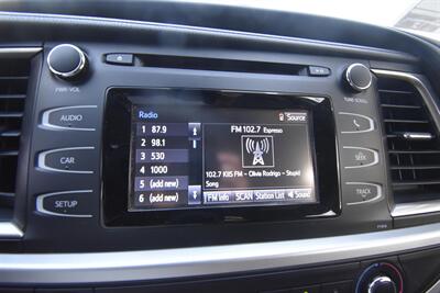2019 Toyota Highlander LE - Photo 12 - Midway City, CA 92655