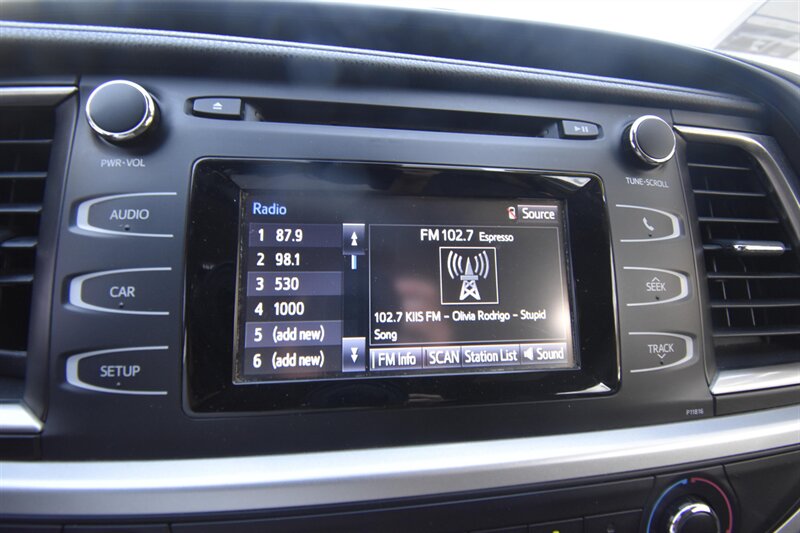 2019 Toyota Highlander LE - Photo 12 - Midway City, CA 92655