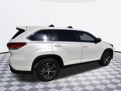 2019 Toyota Highlander LE - Photo 7 - Midway City, CA 92655
