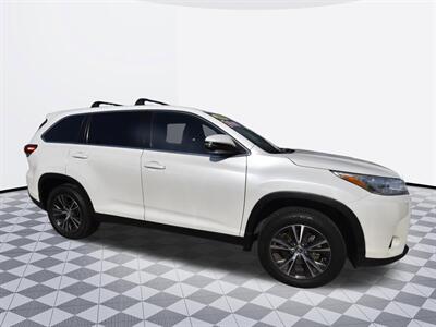 2019 Toyota Highlander LE - Photo 3 - Midway City, CA 92655