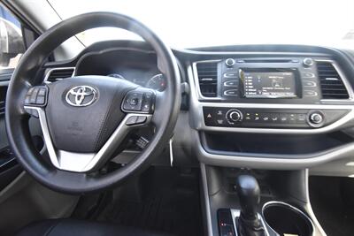 2019 Toyota Highlander LE - Photo 8 - Midway City, CA 92655