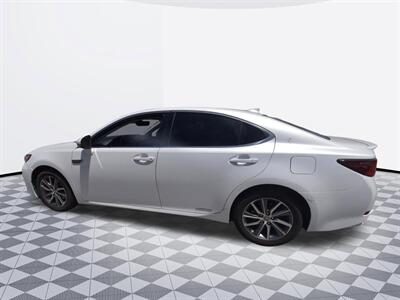 2016 Lexus ES 300h Hybrid - Photo 3 - Midway City, CA 92655