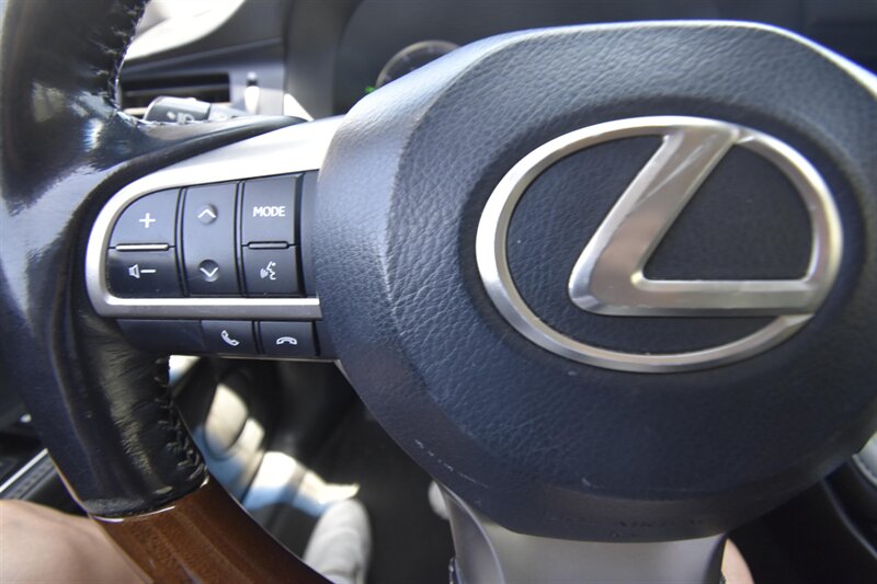 2016 Lexus ES 300h Hybrid - Photo 18 - Midway City, CA 92655