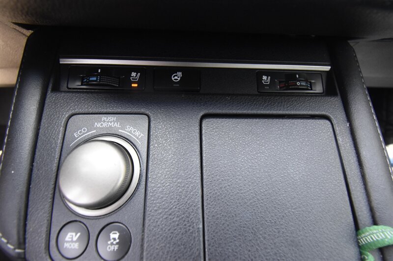2016 Lexus ES 300h Hybrid - Photo 13 - Midway City, CA 92655
