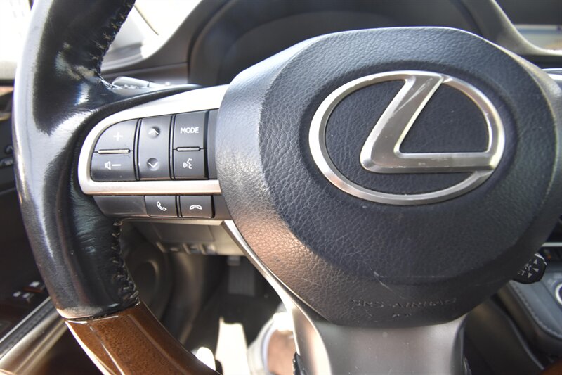 2016 Lexus ES 300h Hybrid - Photo 15 - Midway City, CA 92655