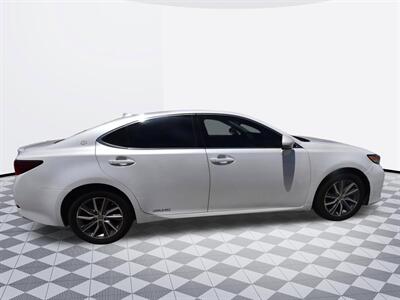 2016 Lexus ES 300h Hybrid - Photo 5 - Midway City, CA 92655