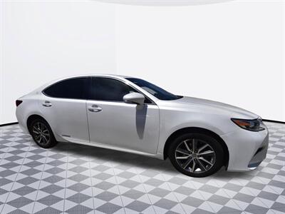 2016 Lexus ES 300h Hybrid - Photo 6 - Midway City, CA 92655