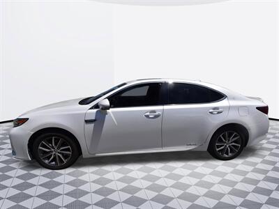 2016 Lexus ES 300h Hybrid - Photo 2 - Midway City, CA 92655
