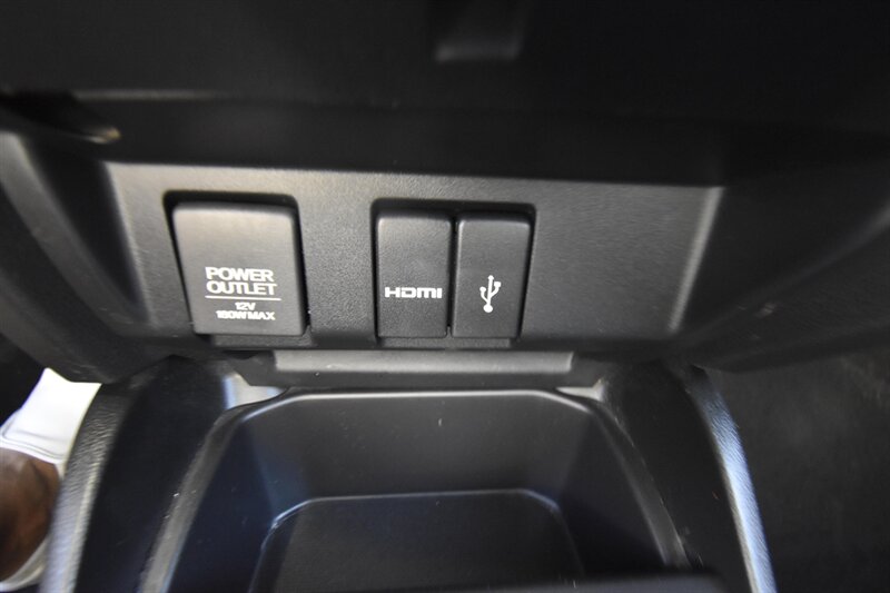 2017 Honda Fit EX-L - Photo 12 - Midway City, CA 92655