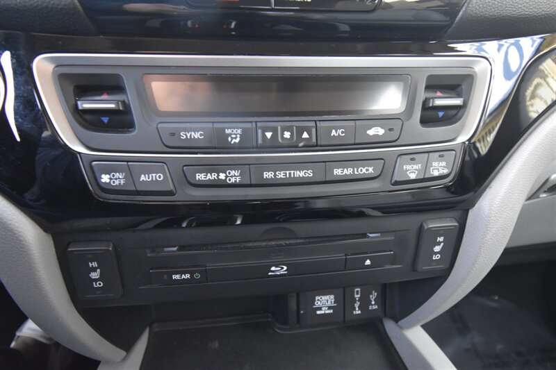 2018 Honda Pilot Touring   - Photo 9 - Midway City, CA 92655