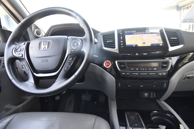 2018 Honda Pilot Touring   - Photo 14 - Midway City, CA 92655