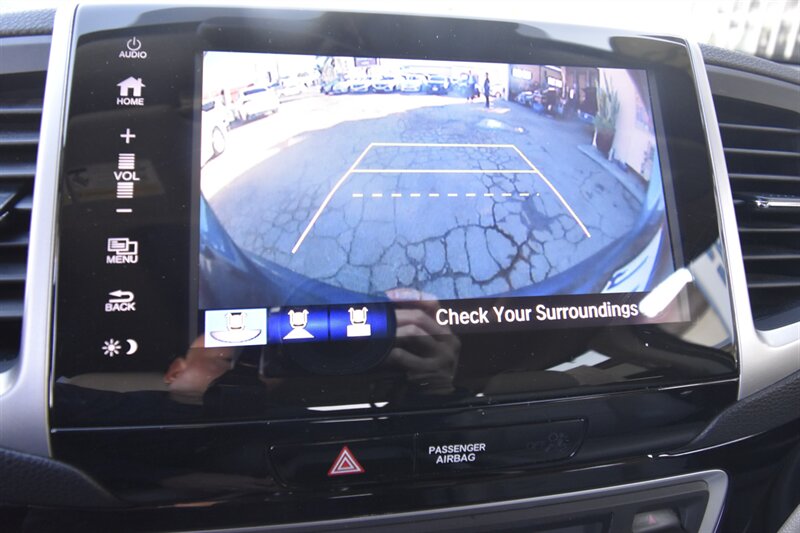 2018 Honda Pilot Touring   - Photo 8 - Midway City, CA 92655