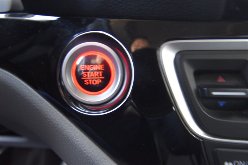 2018 Honda Pilot Touring   - Photo 10 - Midway City, CA 92655