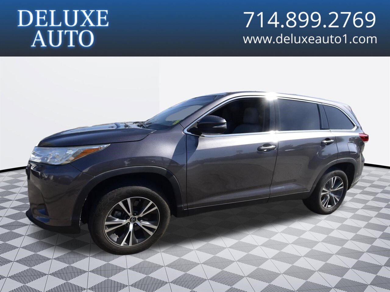 2019 Toyota Highlander LE   - Photo 1 - Midway City, CA 92655