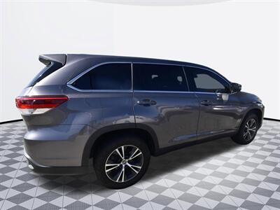 2019 Toyota Highlander LE - Photo 4 - Midway City, CA 92655