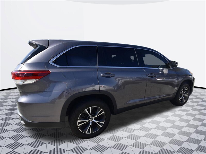 2019 Toyota Highlander LE - Photo 4 - Midway City, CA 92655