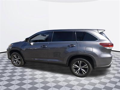 2019 Toyota Highlander LE - Photo 3 - Midway City, CA 92655