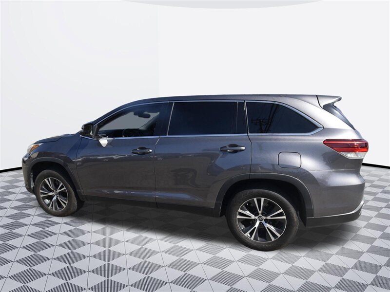 2019 Toyota Highlander LE - Photo 3 - Midway City, CA 92655