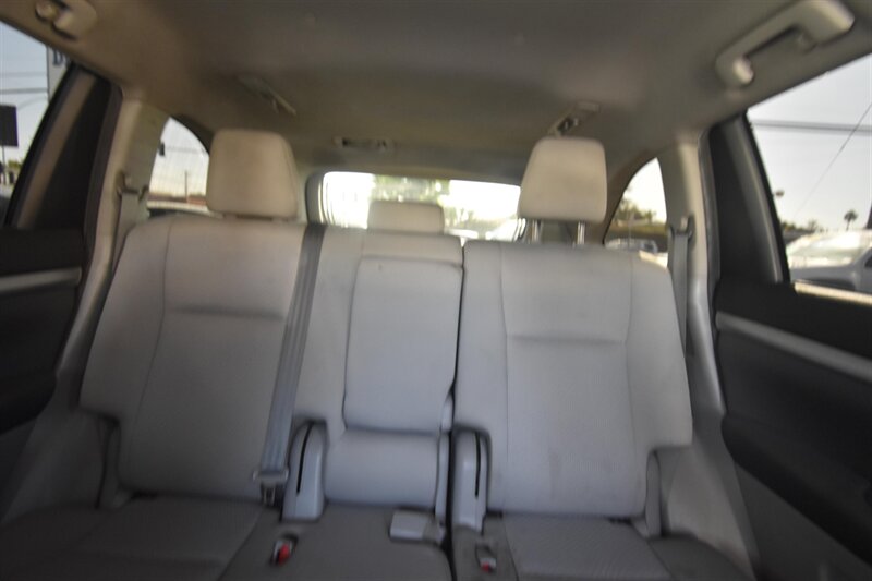 2019 Toyota Highlander LE - Photo 9 - Midway City, CA 92655