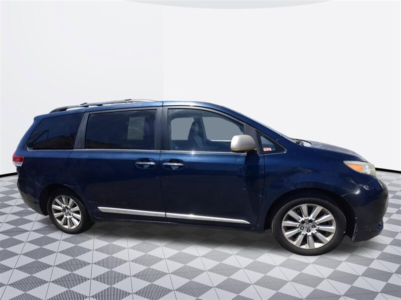 2011 Toyota Sienna XLE 8-Passenger - Photo 5 - Midway City, CA 92655
