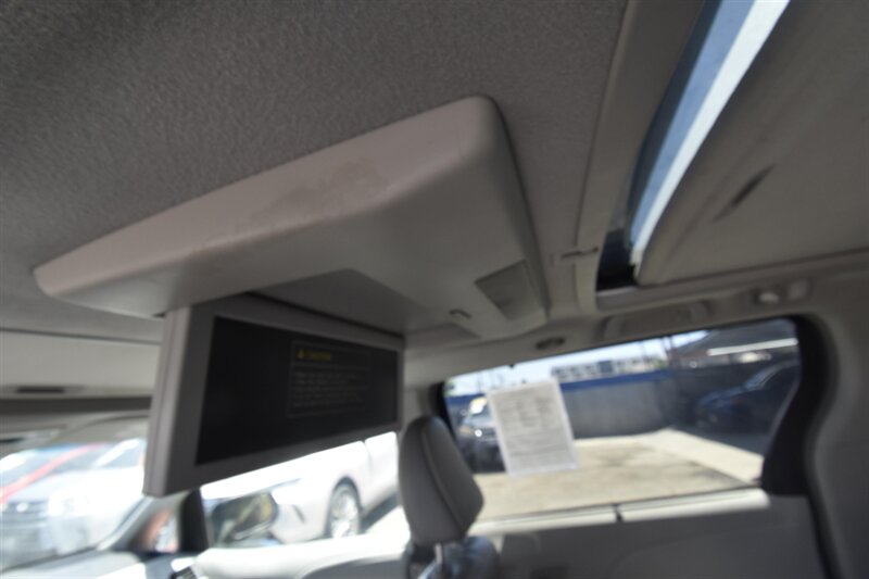 2011 Toyota Sienna XLE 8-Passenger - Photo 16 - Midway City, CA 92655