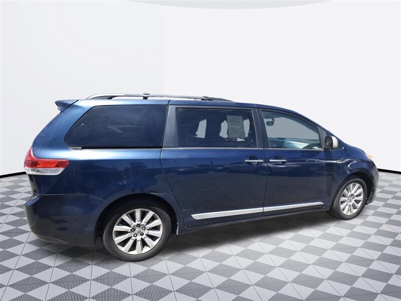 2011 Toyota Sienna XLE 8-Passenger - Photo 6 - Midway City, CA 92655