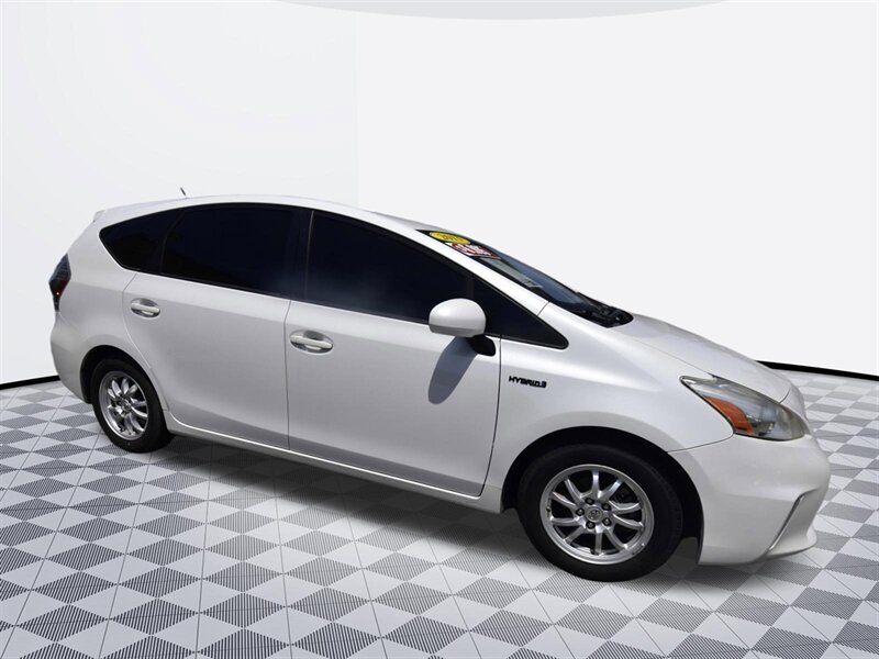 2013 Toyota Prius v Three   - Photo 6 - Midway City, CA 92655