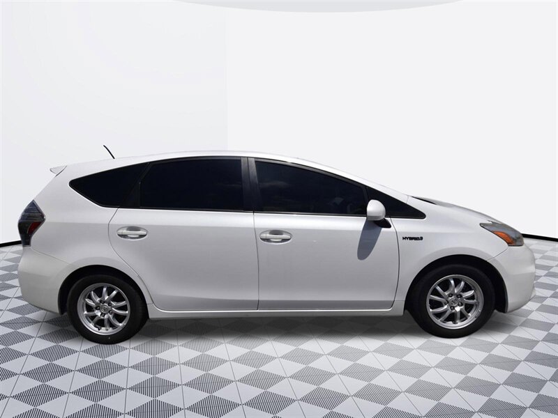 2013 Toyota Prius v Three   - Photo 5 - Midway City, CA 92655