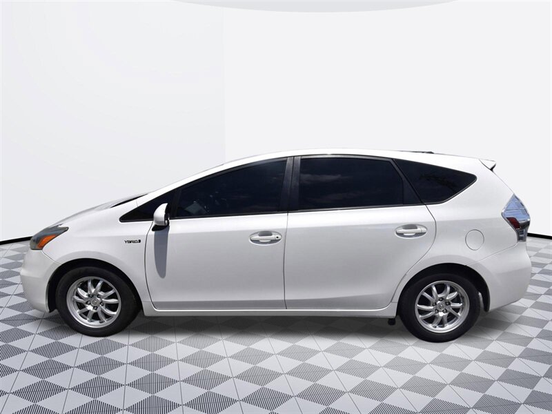 2013 Toyota Prius v Three   - Photo 2 - Midway City, CA 92655
