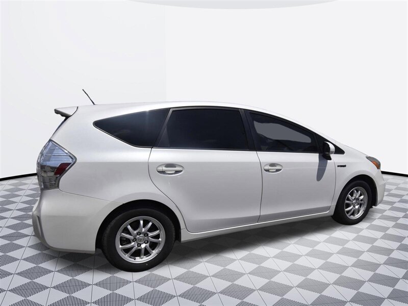 2013 Toyota Prius v Three   - Photo 4 - Midway City, CA 92655