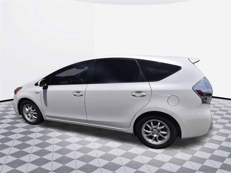 2013 Toyota Prius v Three   - Photo 3 - Midway City, CA 92655
