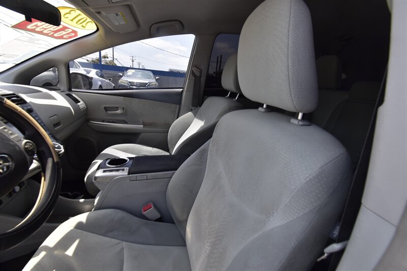 2013 Toyota Prius v Three   - Photo 18 - Midway City, CA 92655