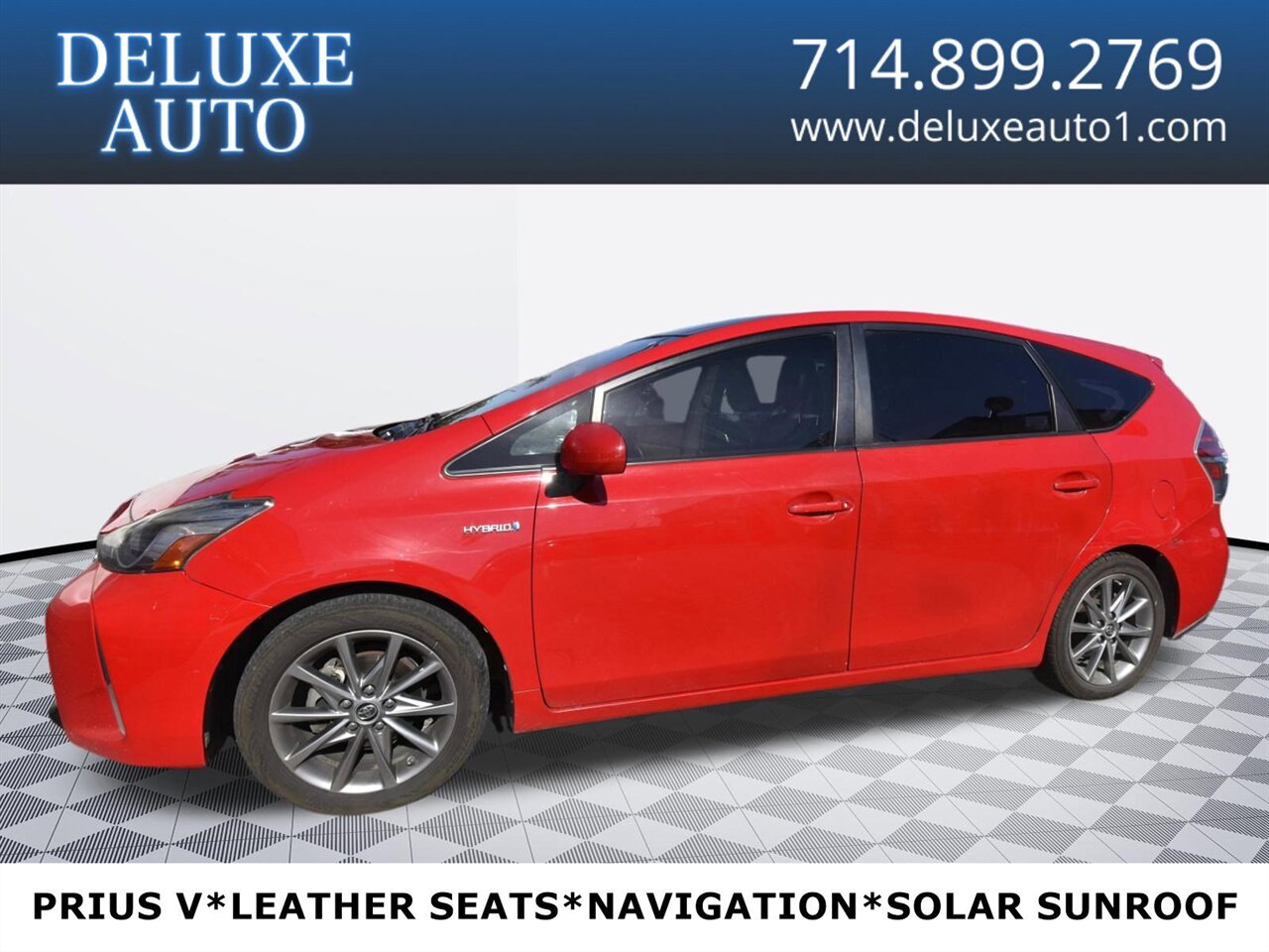 2015 Toyota Prius v Five's photo