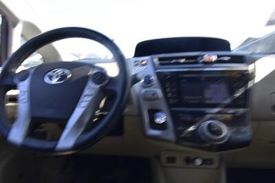 2015 Toyota Prius v Five - Photo 8 - Midway City, CA 92655