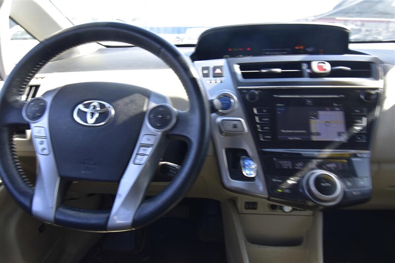 2015 Toyota Prius v Five - Photo 7 - Midway City, CA 92655
