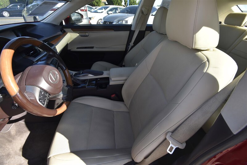 2016 Lexus ES 300h Hybrid   - Photo 16 - Midway City, CA 92655