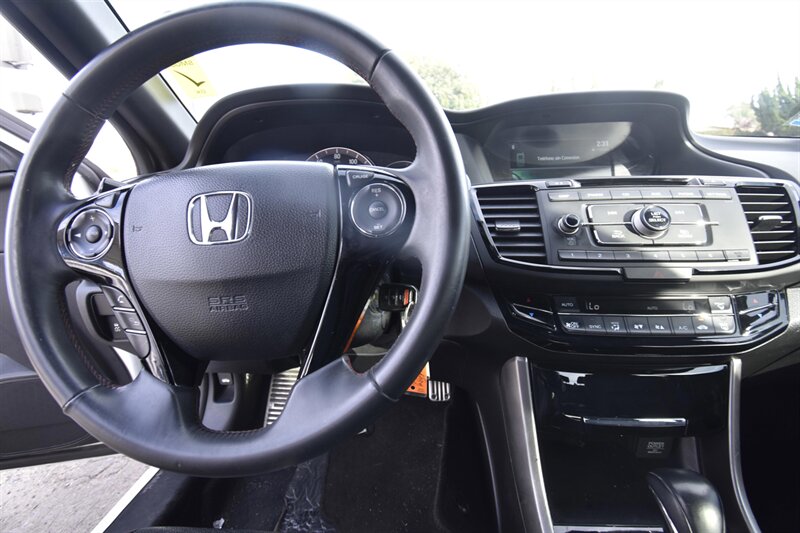 2017 Honda Accord Sport SE   - Photo 8 - Midway City, CA 92655