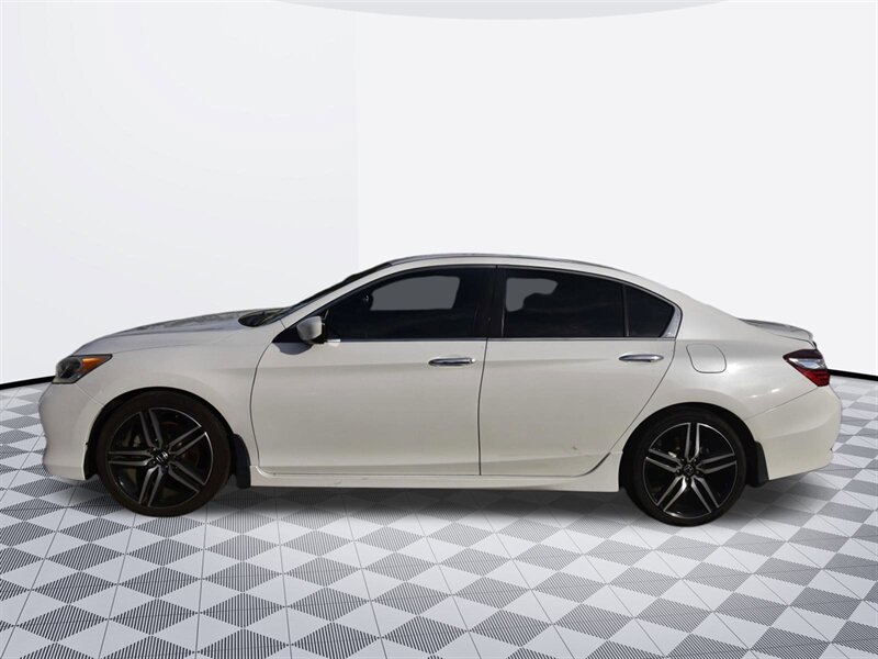 2017 Honda Accord Sport SE   - Photo 4 - Midway City, CA 92655