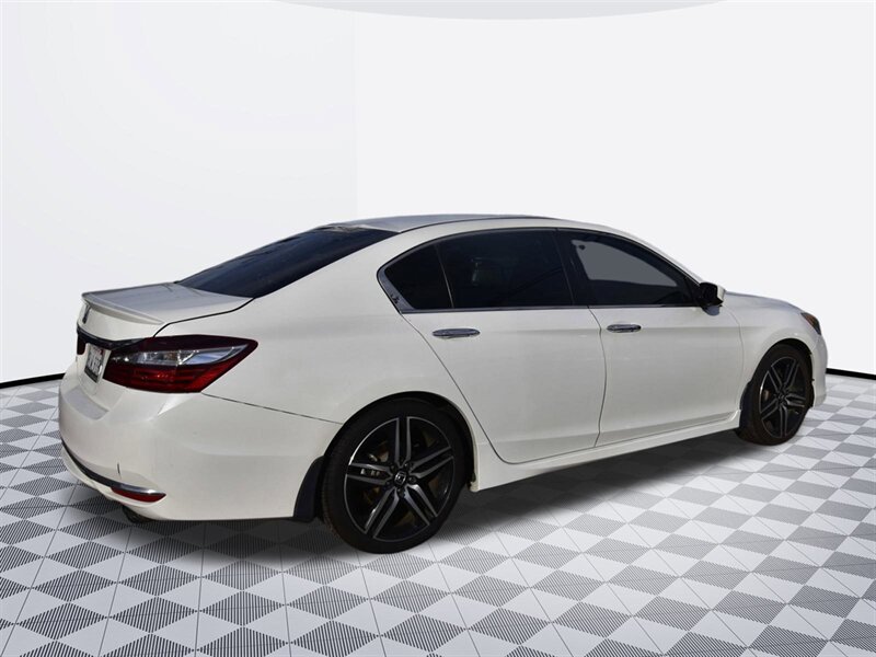 2017 Honda Accord Sport SE   - Photo 7 - Midway City, CA 92655