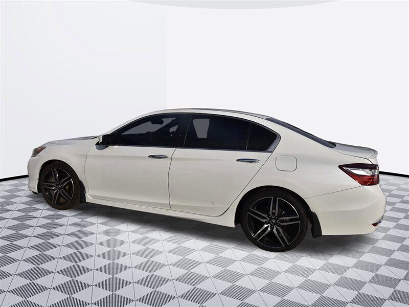 2017 Honda Accord Sport SE   - Photo 6 - Midway City, CA 92655