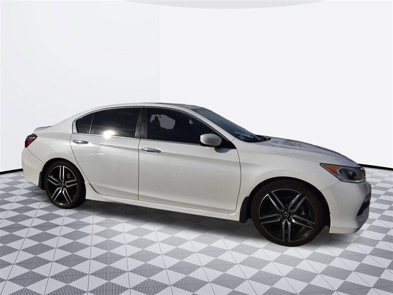 2017 Honda Accord Sport SE   - Photo 5 - Midway City, CA 92655