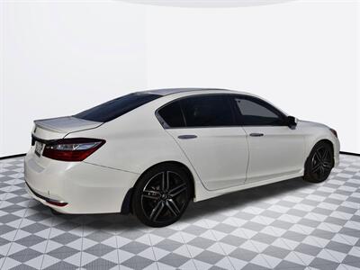 2017 Honda Accord Sport SE   - Photo 7 - Midway City, CA 92655