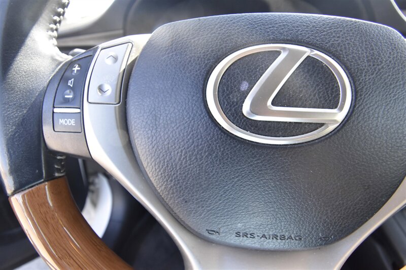 2013 Lexus ES 300h Hybrid   - Photo 16 - Midway City, CA 92655
