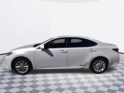2013 Lexus ES 300h Hybrid   - Photo 2 - Midway City, CA 92655