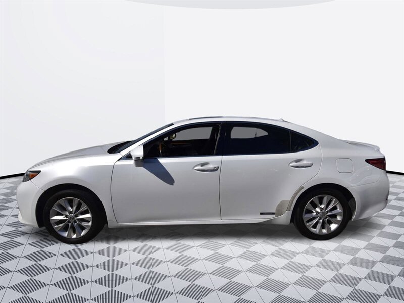 2013 Lexus ES 300h Hybrid  