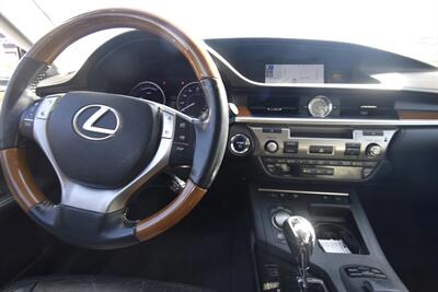 2013 Lexus ES 300h Hybrid   - Photo 8 - Midway City, CA 92655