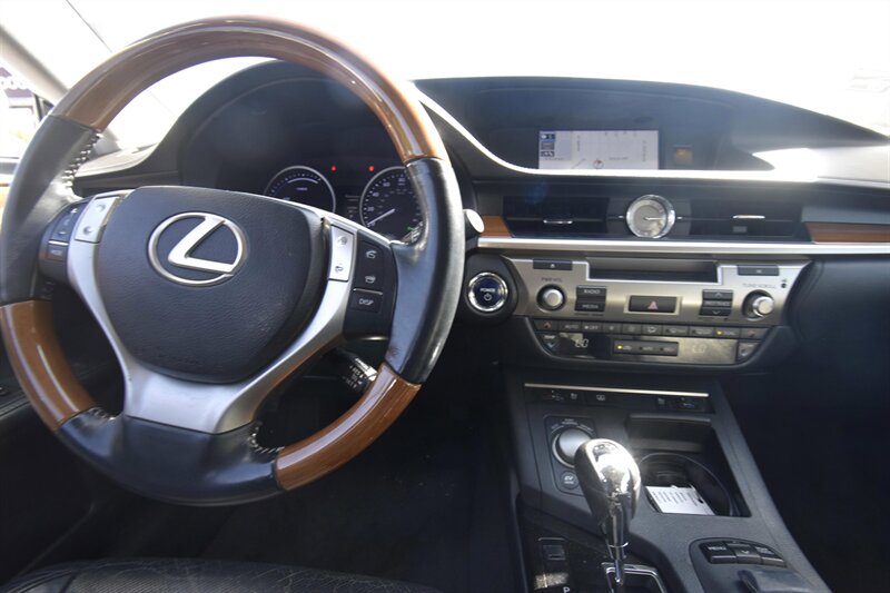 2013 Lexus ES 300h Hybrid   - Photo 8 - Midway City, CA 92655